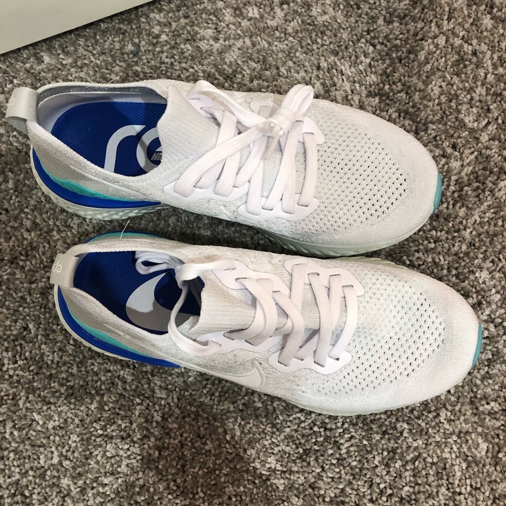 Nike tennis shoes - Picture 2 of 5